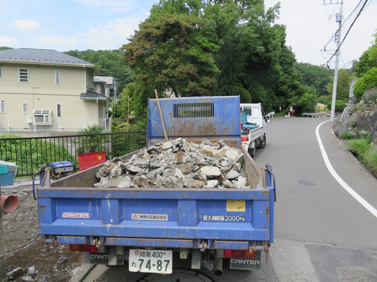 コンクリート廃材処理運搬車